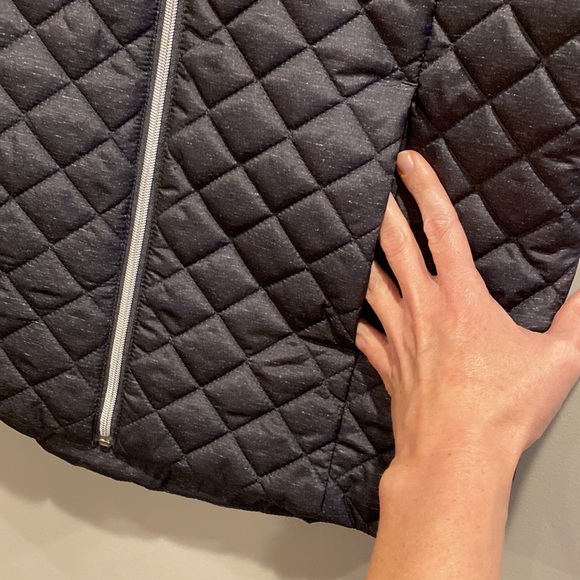 Banana Republic Puffer Medium Vest Dark Gray with speckled pattern - Picture 6 of 14